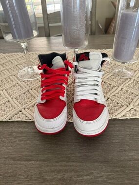 Nike Kids Two-Tone Red and White High-Top Sneakers size 5
